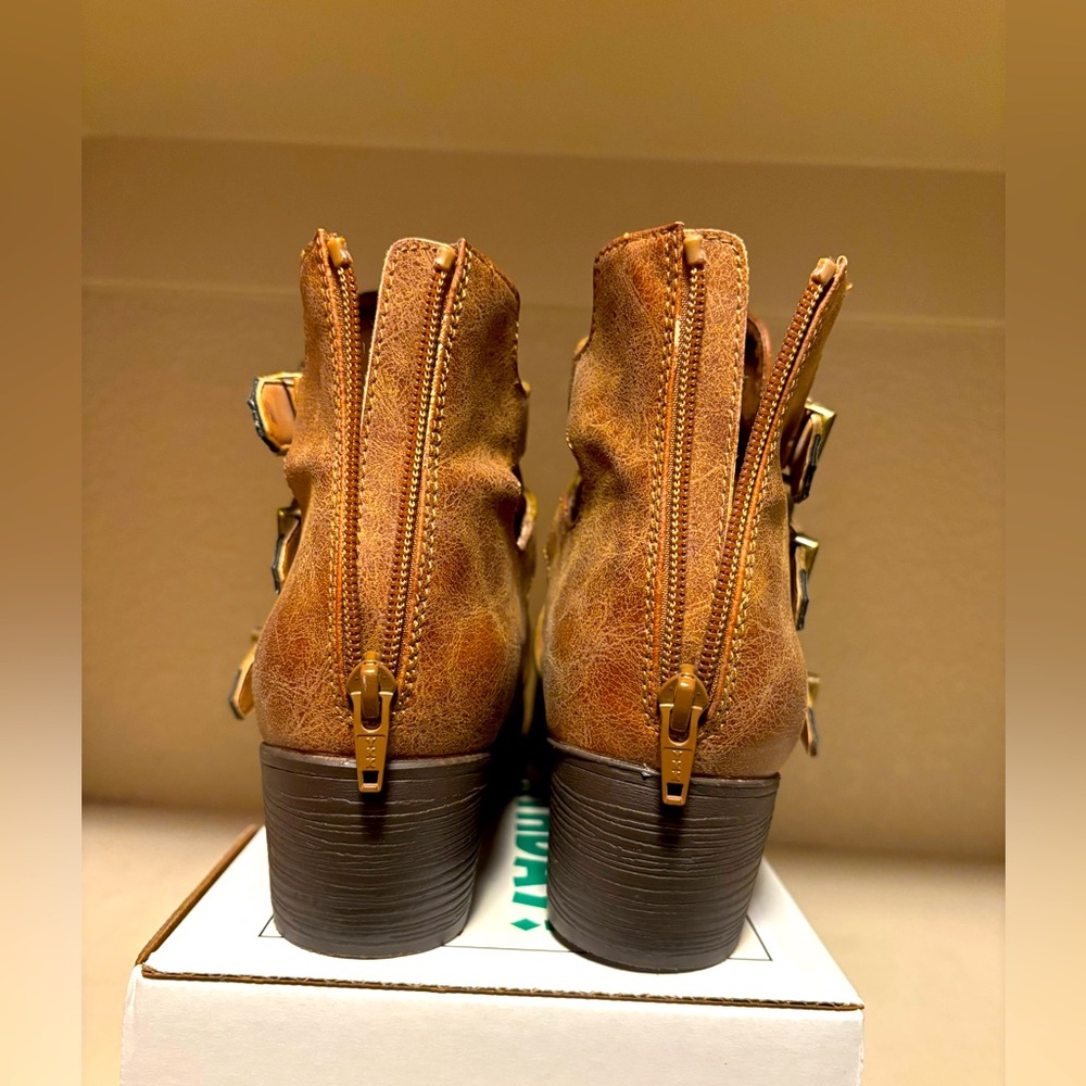 Ariat Tan Leather Ankle Boots with Buckle Detail Women’s Size 9 - Picture 4 of 8